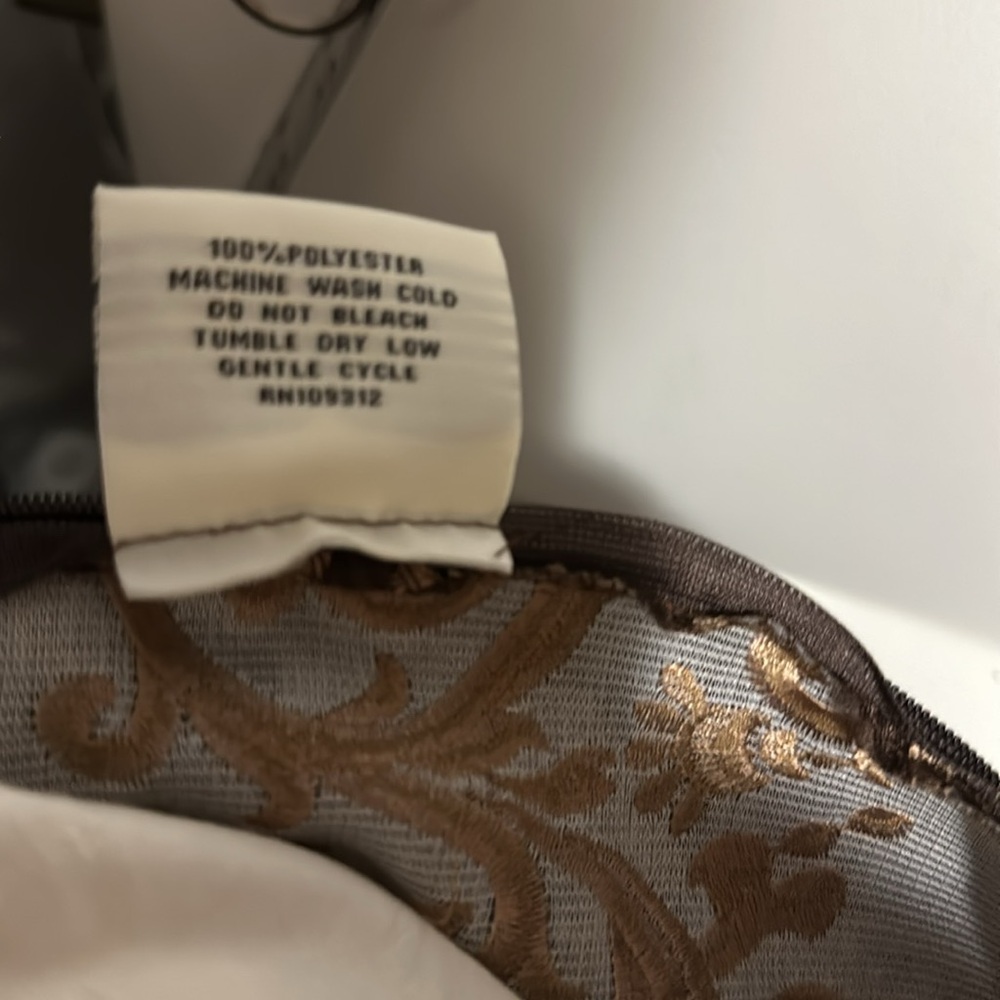 Pillow - Picture 4 of 8